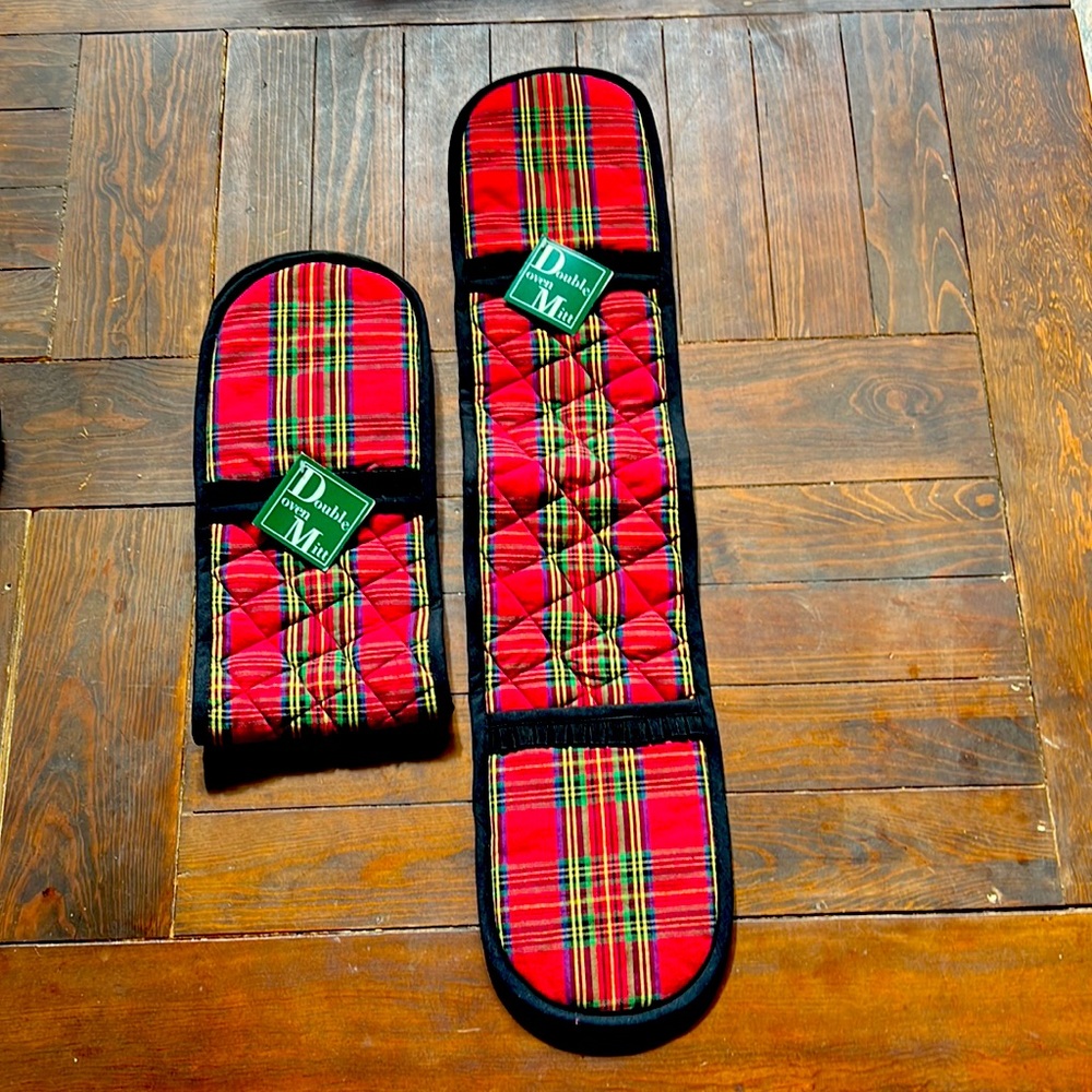 TWO Oven Mitts Set of two Double Oven Mitts Keep one Gift one NEW w/Tags